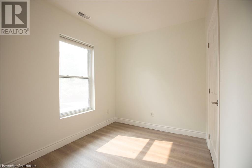 49 Fairleigh Avenue Unit# 2, Hamilton, Ontario  L8M 2K1 - Photo 6 - 40717202