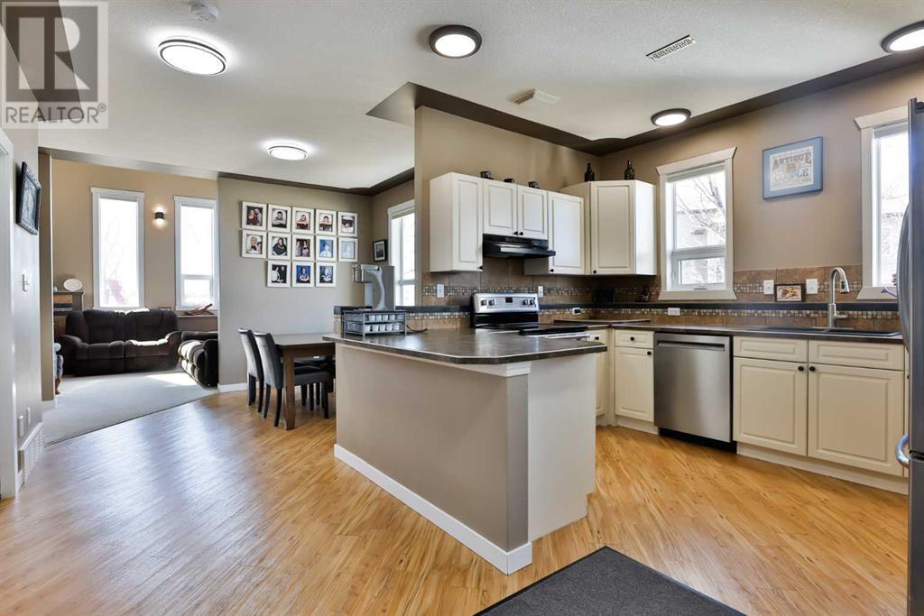 228 Tartan Circle W, Lethbridge, Alberta  T1J 5B1 - Photo 5 - A2211595