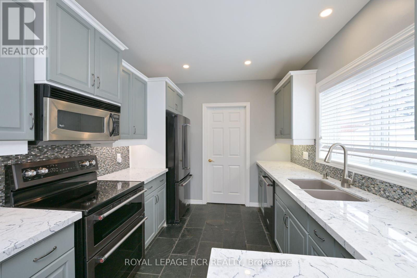 42 Napa Ridge, New Tecumseth, Ontario  L9R 2E4 - Photo 13 - N12028071