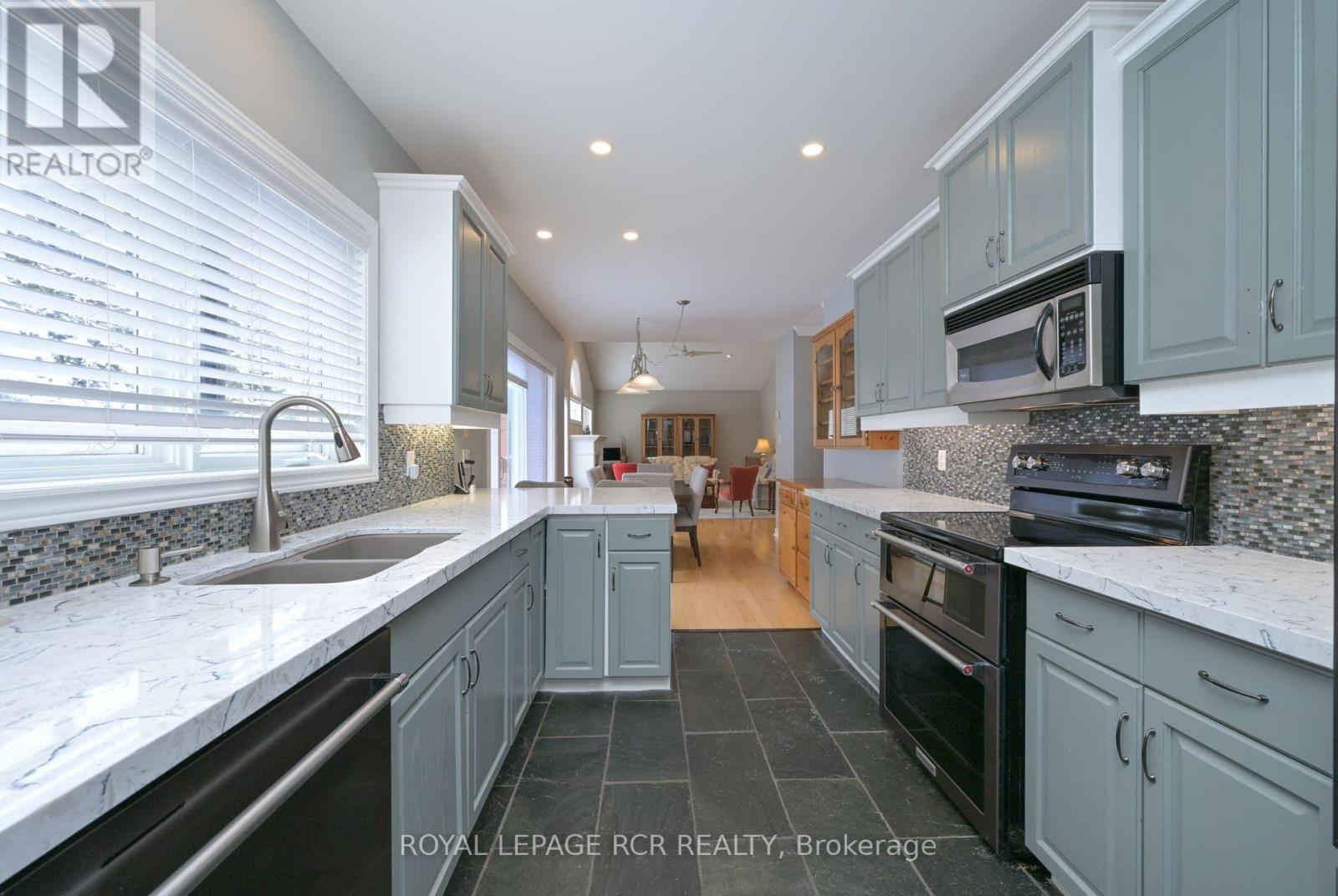 42 Napa Ridge, New Tecumseth, Ontario  L9R 2E4 - Photo 15 - N12028071