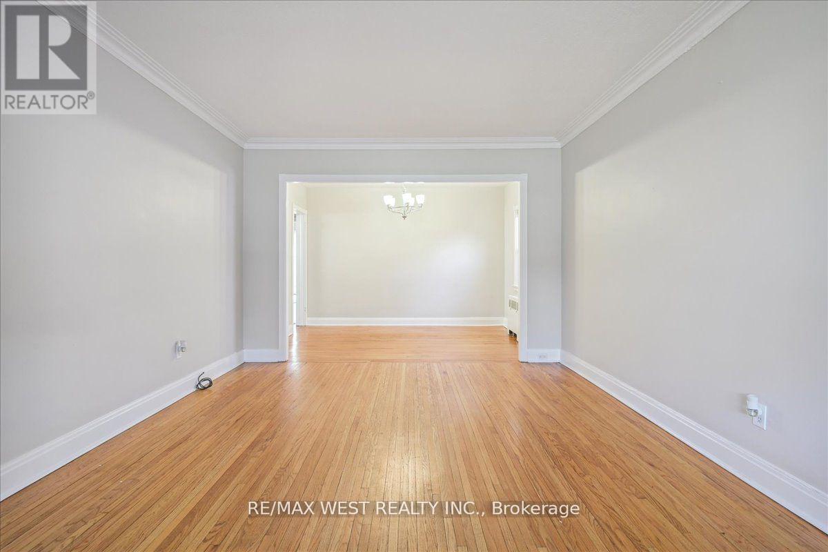 29 Prennan Avenue, Toronto, Ontario  M9B 4B7 - Photo 2 - W12083922