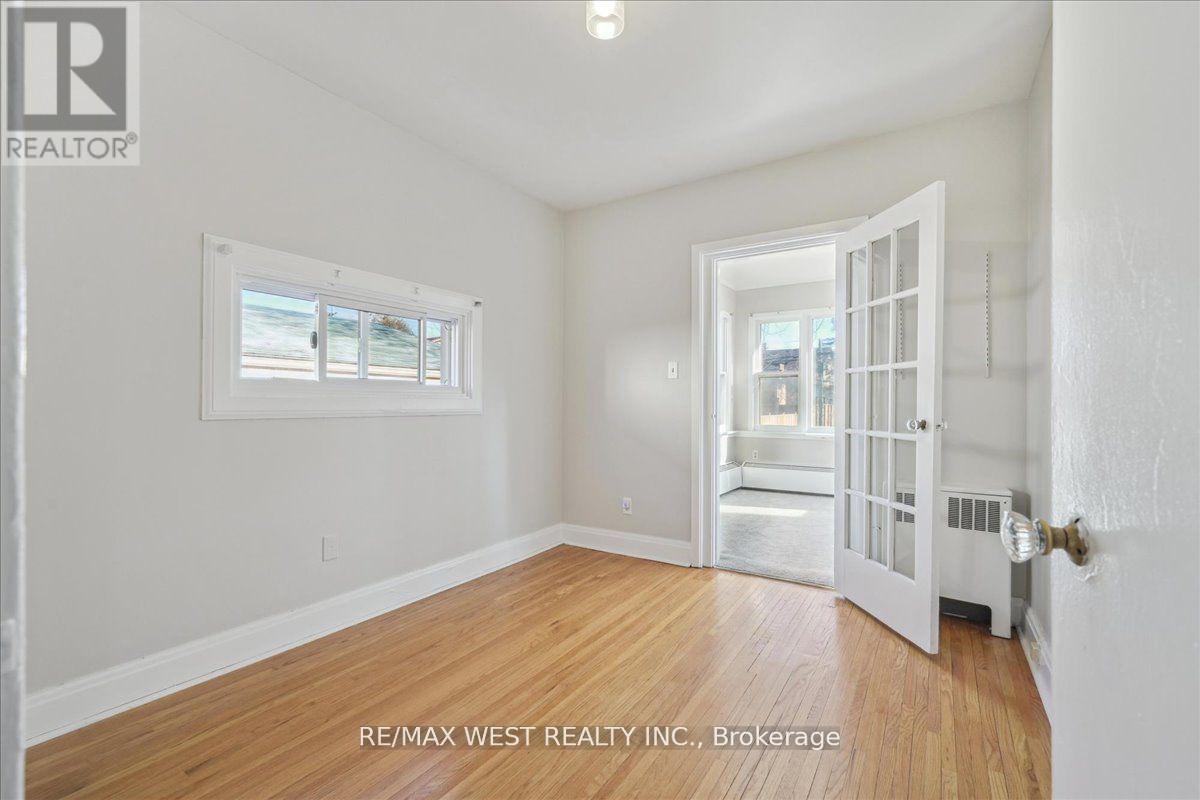 29 Prennan Avenue, Toronto, Ontario  M9B 4B7 - Photo 5 - W12083922