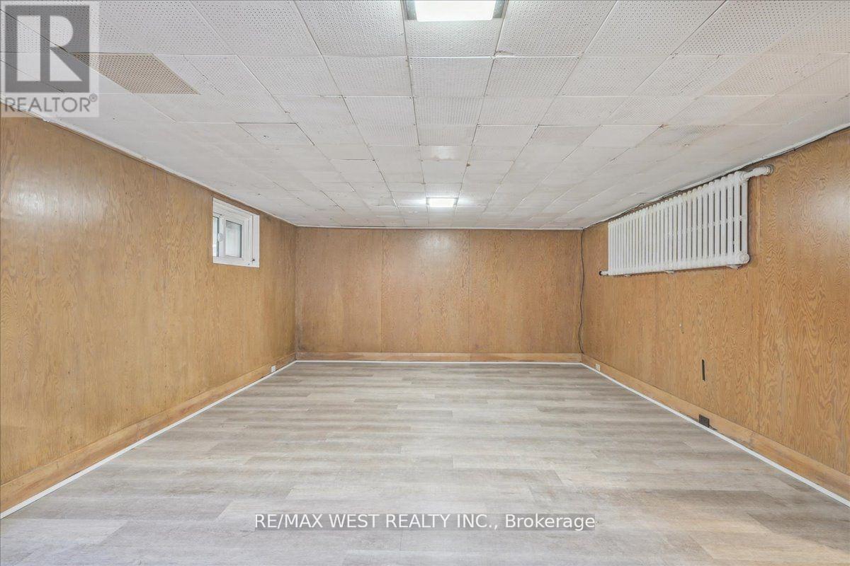 29 Prennan Avenue, Toronto, Ontario  M9B 4B7 - Photo 7 - W12083922