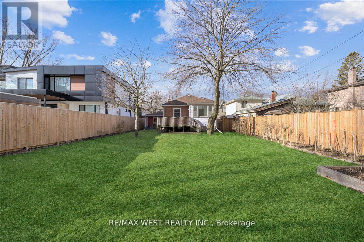 29 Prennan Avenue, Toronto, Ontario  M9B 4B7 - Photo 8 - W12083922