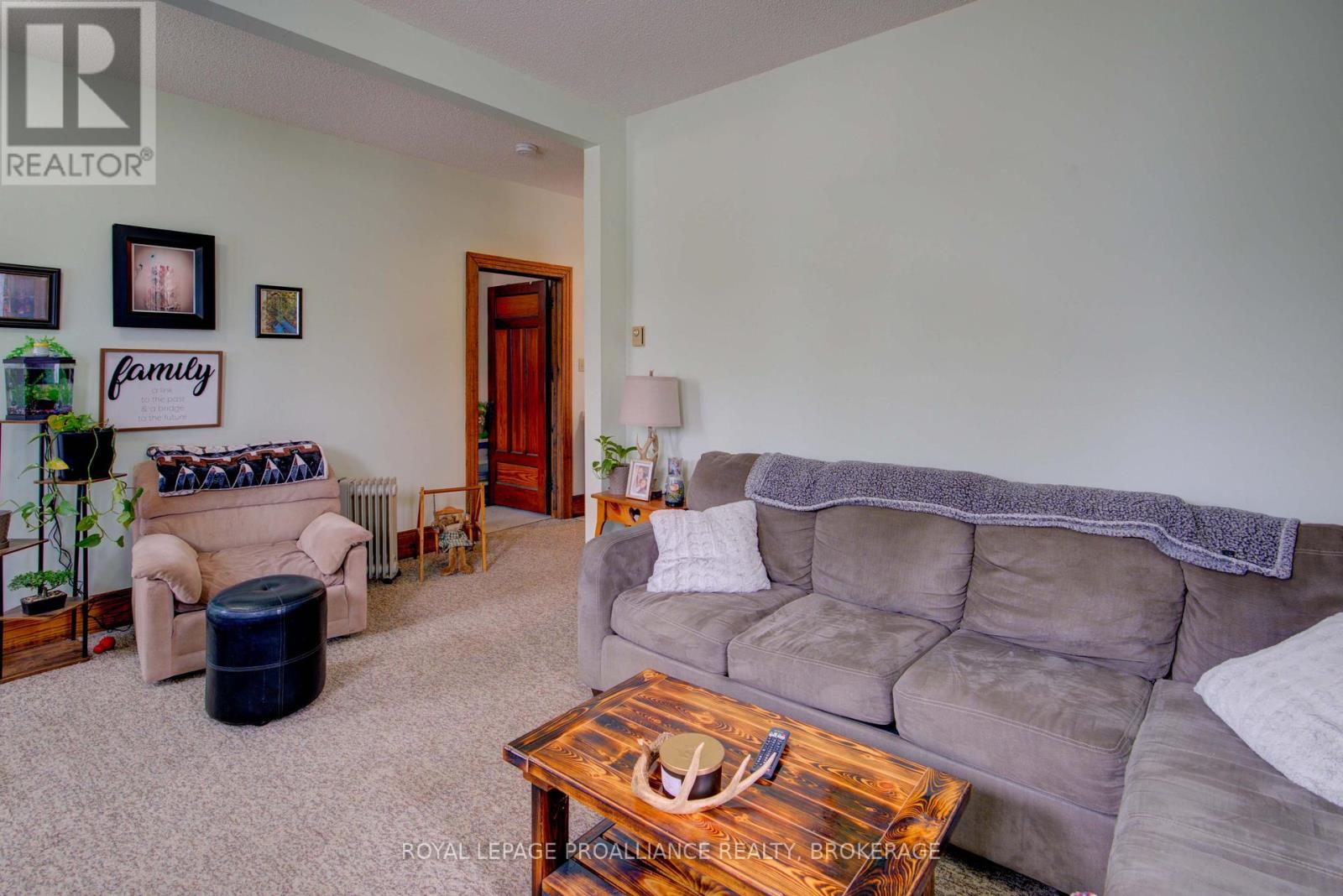 24 Rideau Street, Westport, Ontario  K0G 1X0 - Photo 17 - X12084106