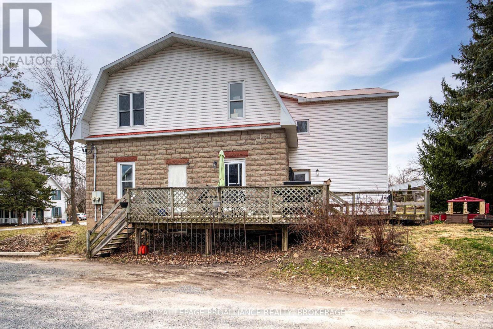 24 Rideau Street, Westport, Ontario  K0G 1X0 - Photo 2 - X12084106