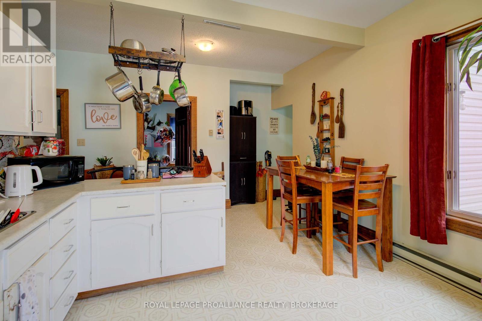 24 Rideau Street, Westport, Ontario  K0G 1X0 - Photo 8 - X12084106