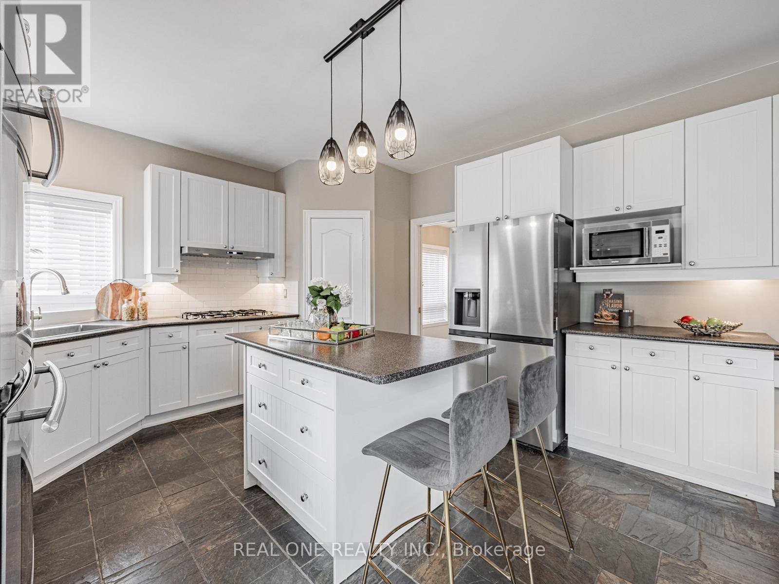 51 Hanson Crescent, Whitby, Ontario  L1M 2K9 - Photo 12 - E12083997