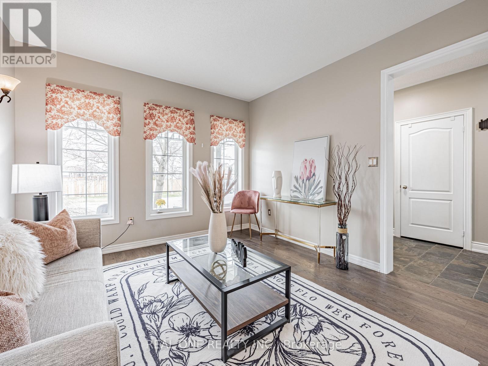 51 Hanson Crescent, Whitby, Ontario  L1M 2K9 - Photo 6 - E12083997