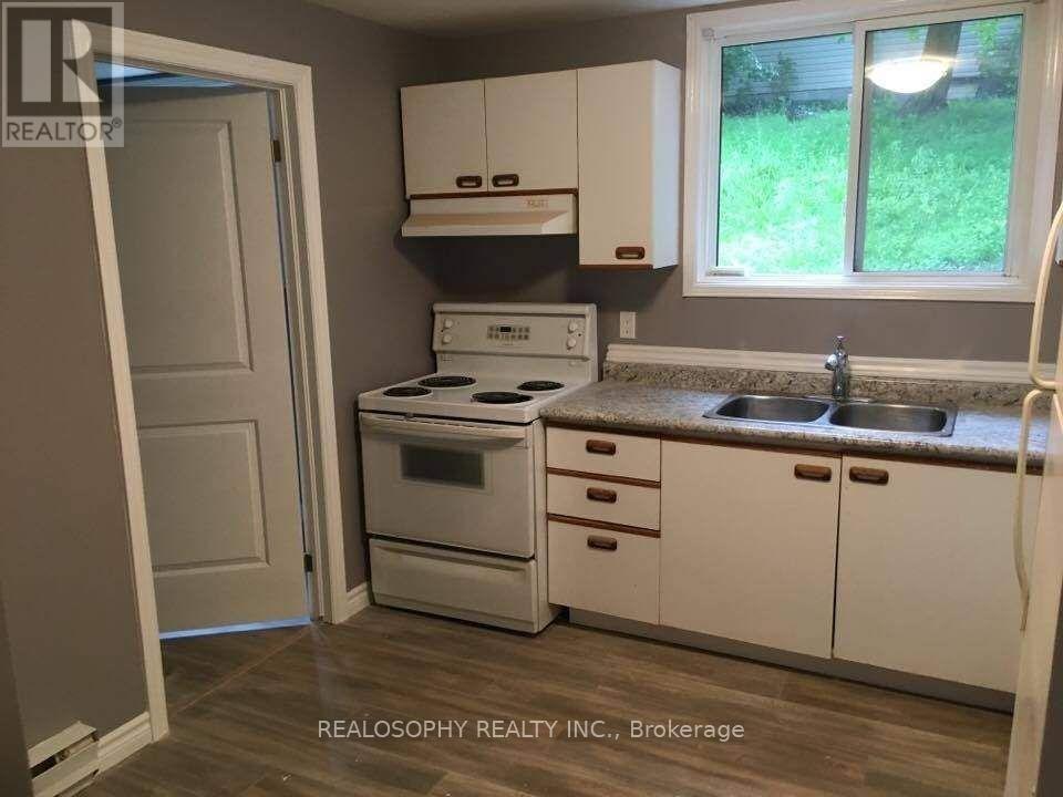 2 Christine Place, Orillia, Ontario  L3V 7P1 - Photo 12 - S12083993