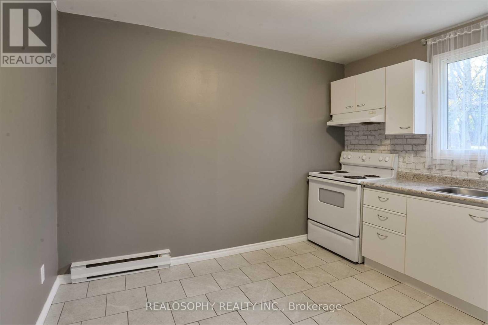 2 Christine Place, Orillia, Ontario  L3V 7P1 - Photo 4 - S12083993