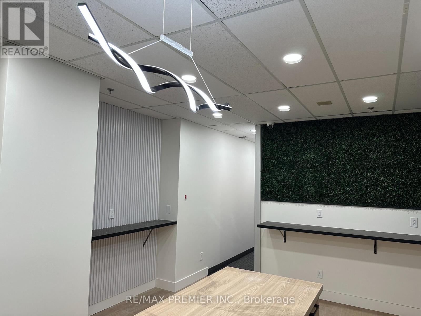 200-16 - 350 Burnhamthorpe Road W, Mississauga, Ontario  L5B 3J1 - Photo 10 - W12083986