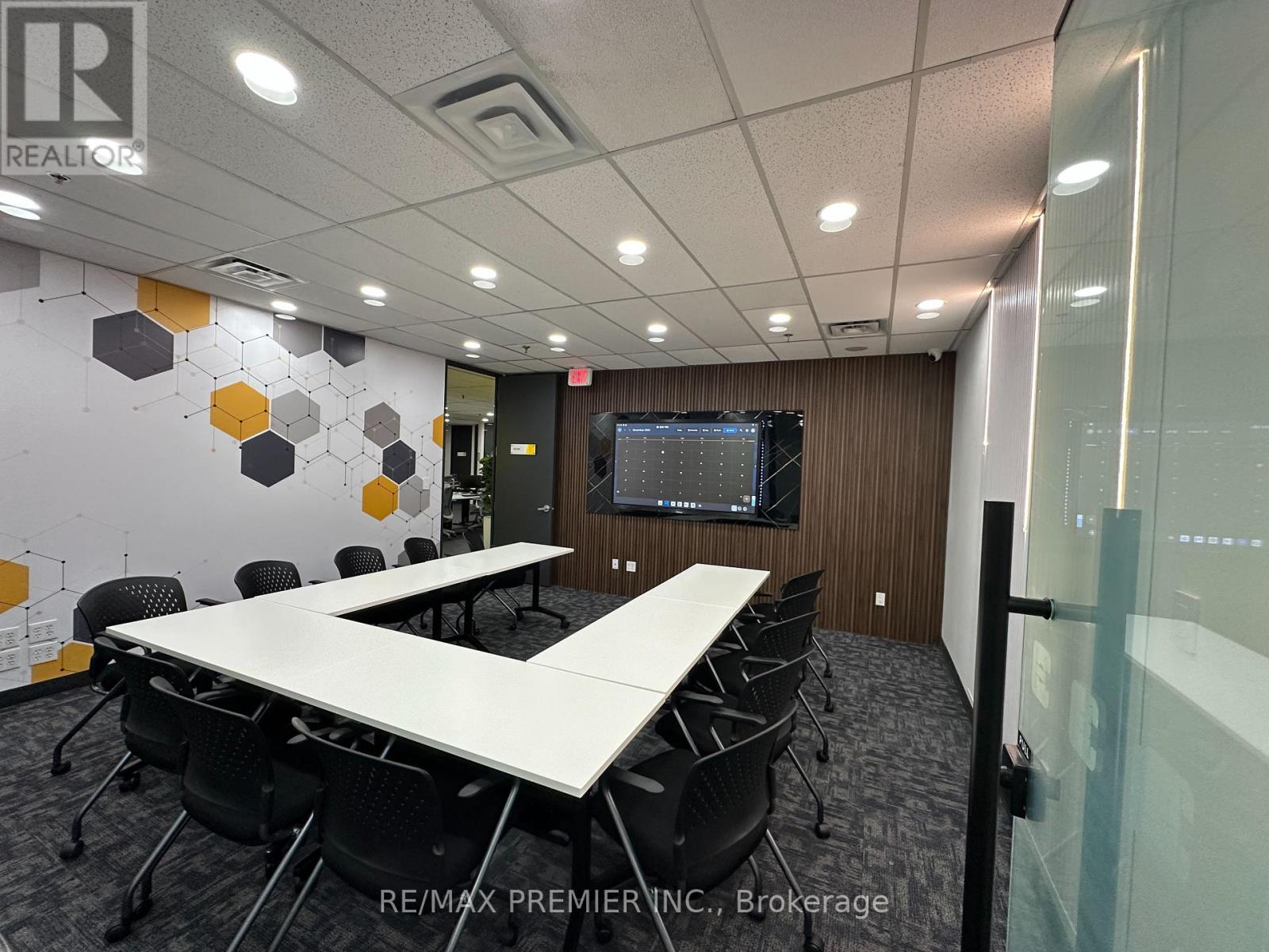 200-16 - 350 Burnhamthorpe Road W, Mississauga, Ontario  L5B 3J1 - Photo 14 - W12083986