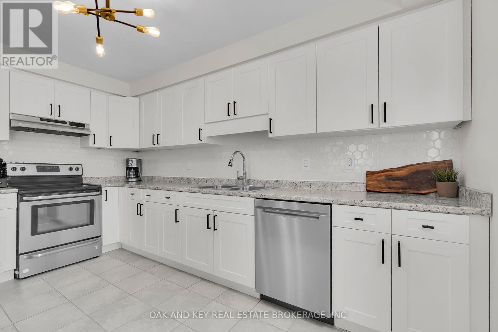Photo 11 of 50 for 893 Silverfox Crescent