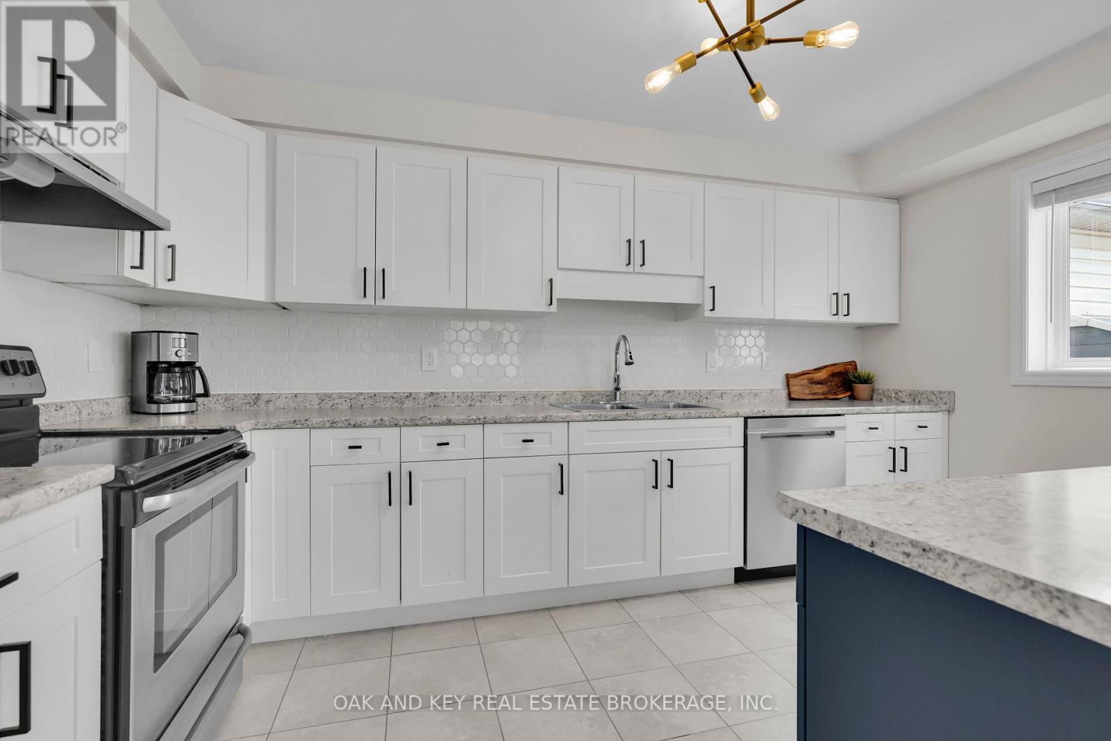 Photo 13 of 50 for 893 Silverfox Crescent