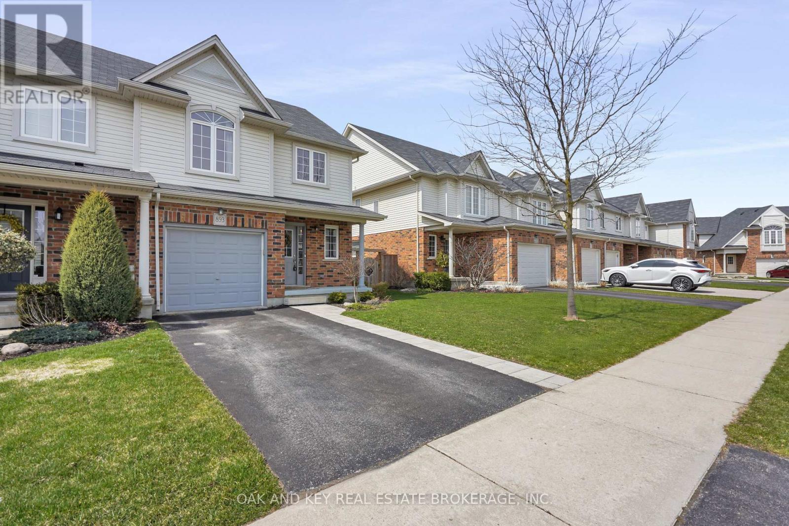 Photo 3 of 50 for 893 Silverfox Crescent