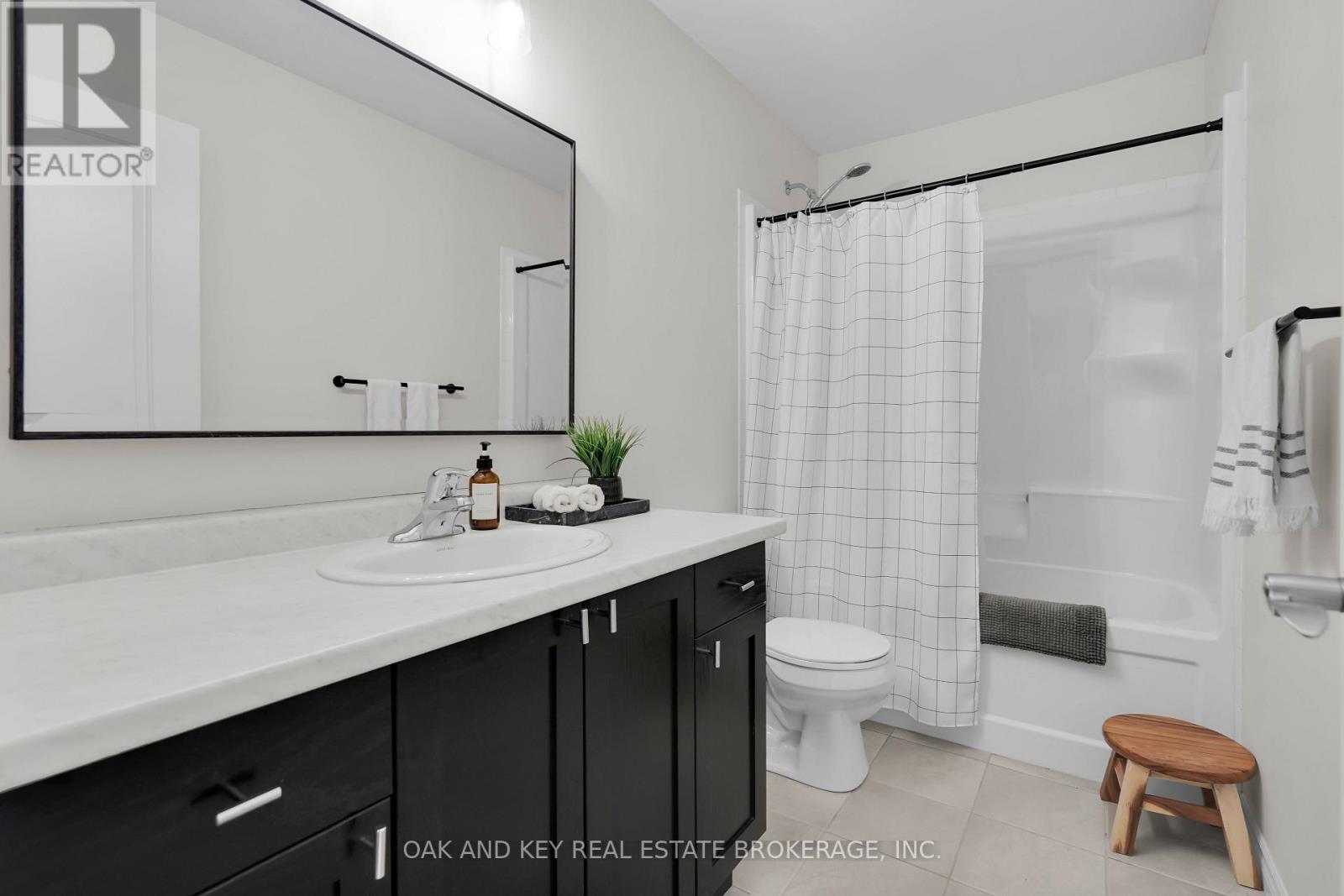 Photo 32 of 50 for 893 Silverfox Crescent