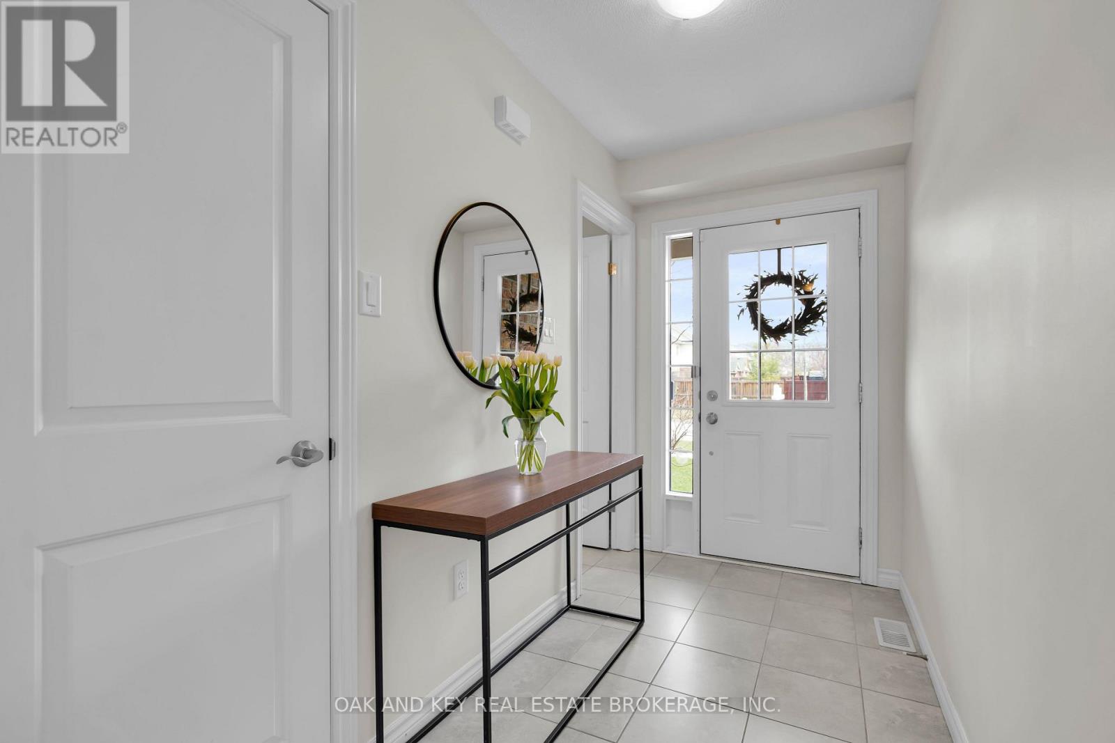 Photo 6 of 50 for 893 Silverfox Crescent
