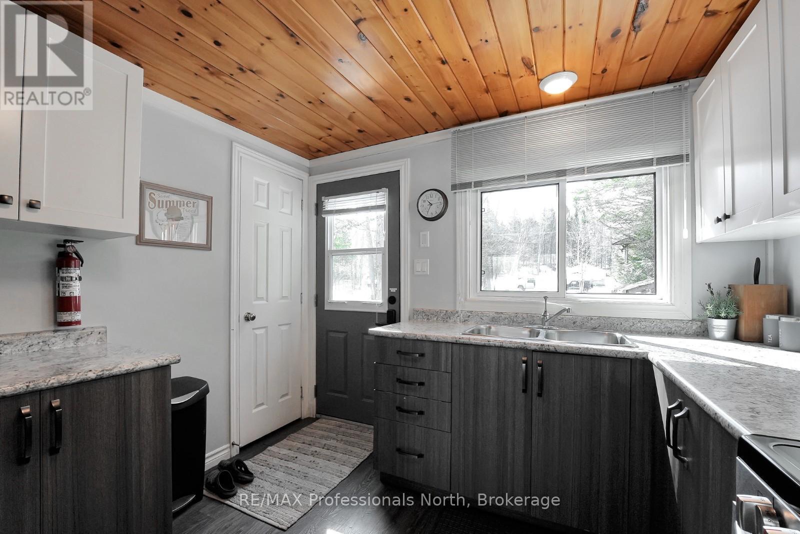 1024 Quail Run Lane, Minden Hills, Ontario  K0M 2K0 - Photo 4 - X12084081