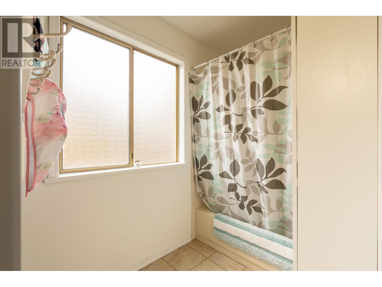 6279 Norwest Bay Road, Sechelt, British Columbia  V7Z 0M5 - Photo 16 - R2990440