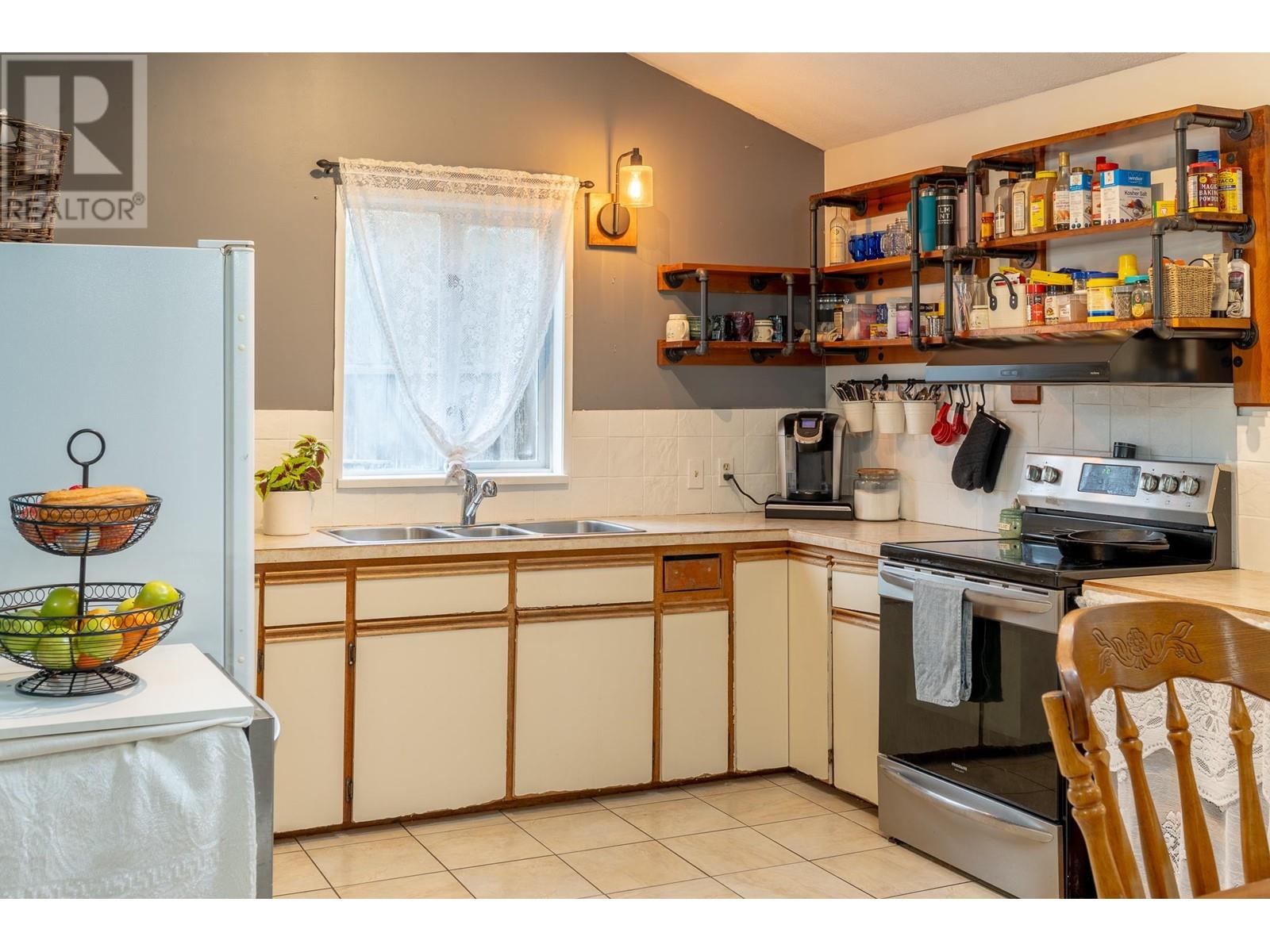 6279 Norwest Bay Road, Sechelt, British Columbia  V7Z 0M5 - Photo 9 - R2990440