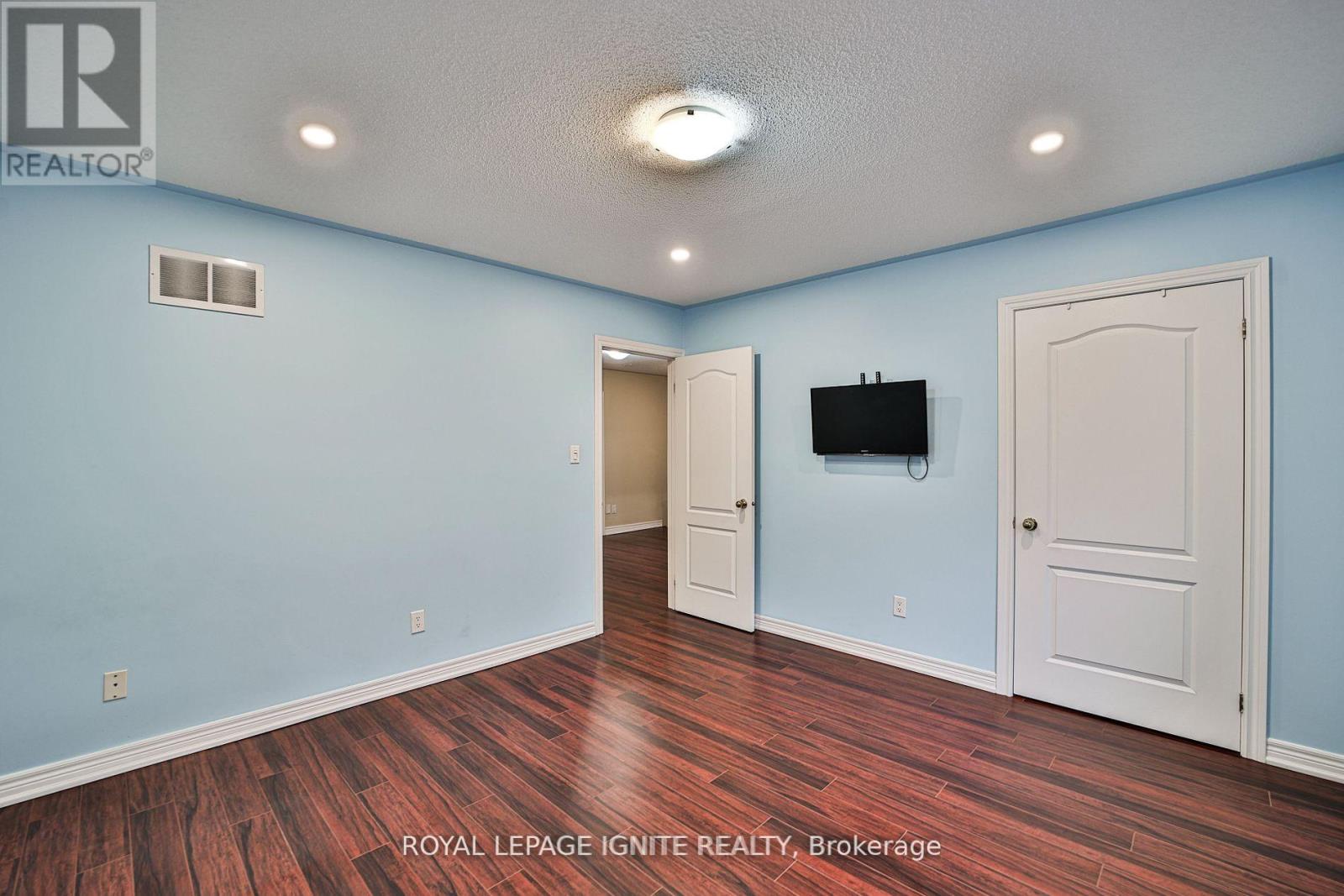 247 Knapton Drive, Newmarket, Ontario  L3X 3B7 - Photo 24 - N12084056