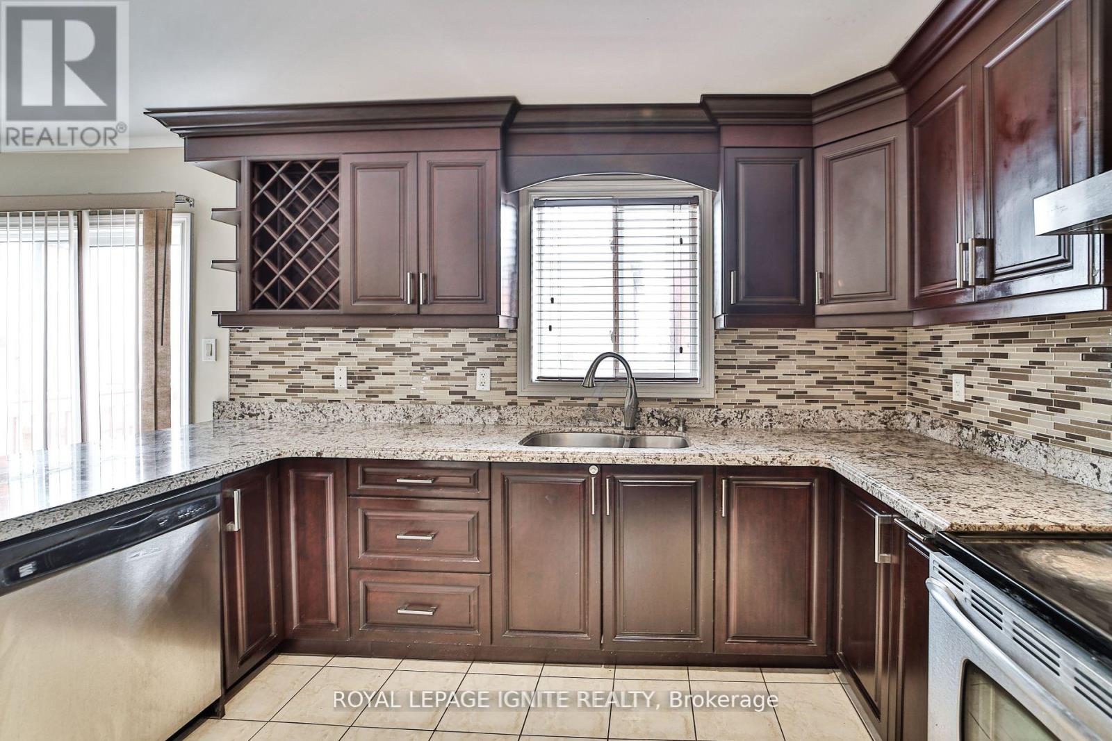 247 Knapton Drive, Newmarket, Ontario  L3X 3B7 - Photo 8 - N12084056