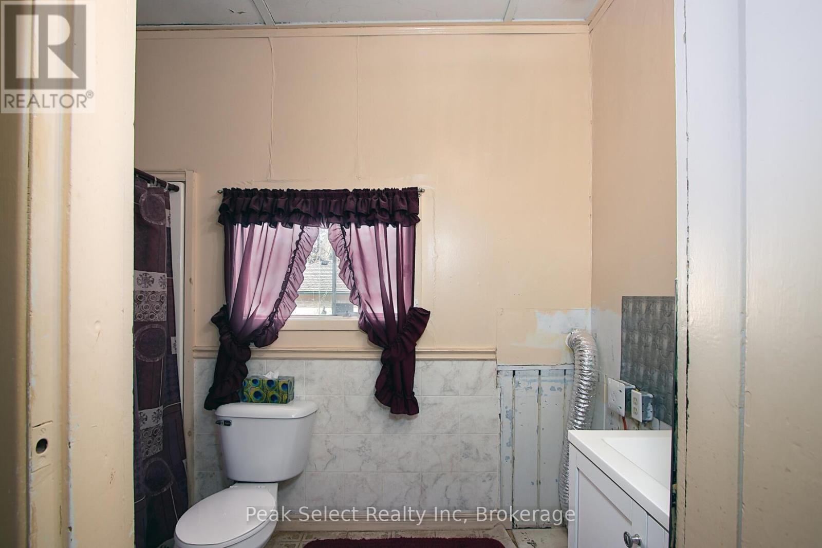 104 Robinson Street, St. Marys, Ontario  N4X 1C8 - Photo 11 - X12084269