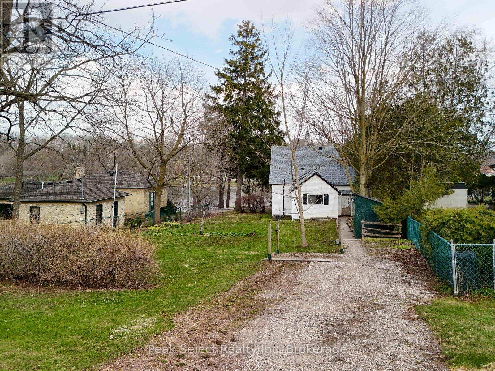 104 Robinson Street, St. Marys, Ontario  N4X 1C8 - Photo 14 - X12084269