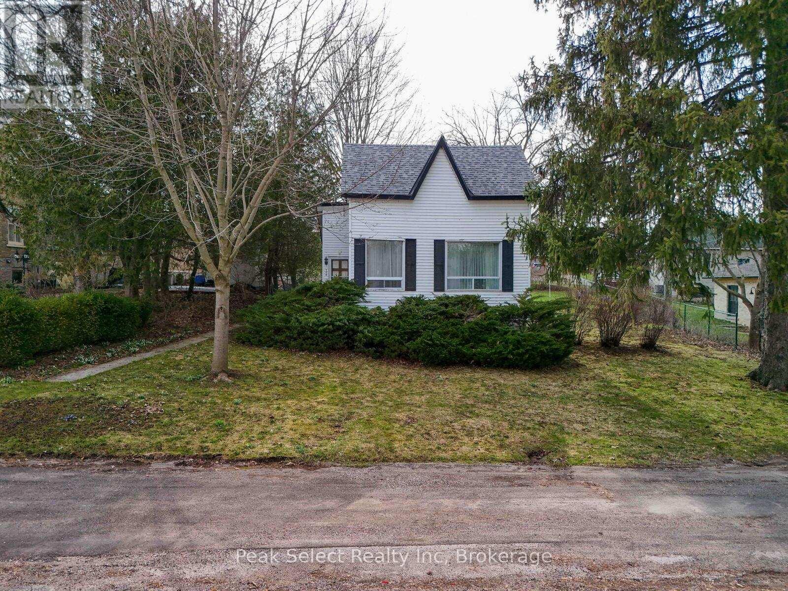 104 Robinson Street, St. Marys, Ontario  N4X 1C8 - Photo 3 - X12084269