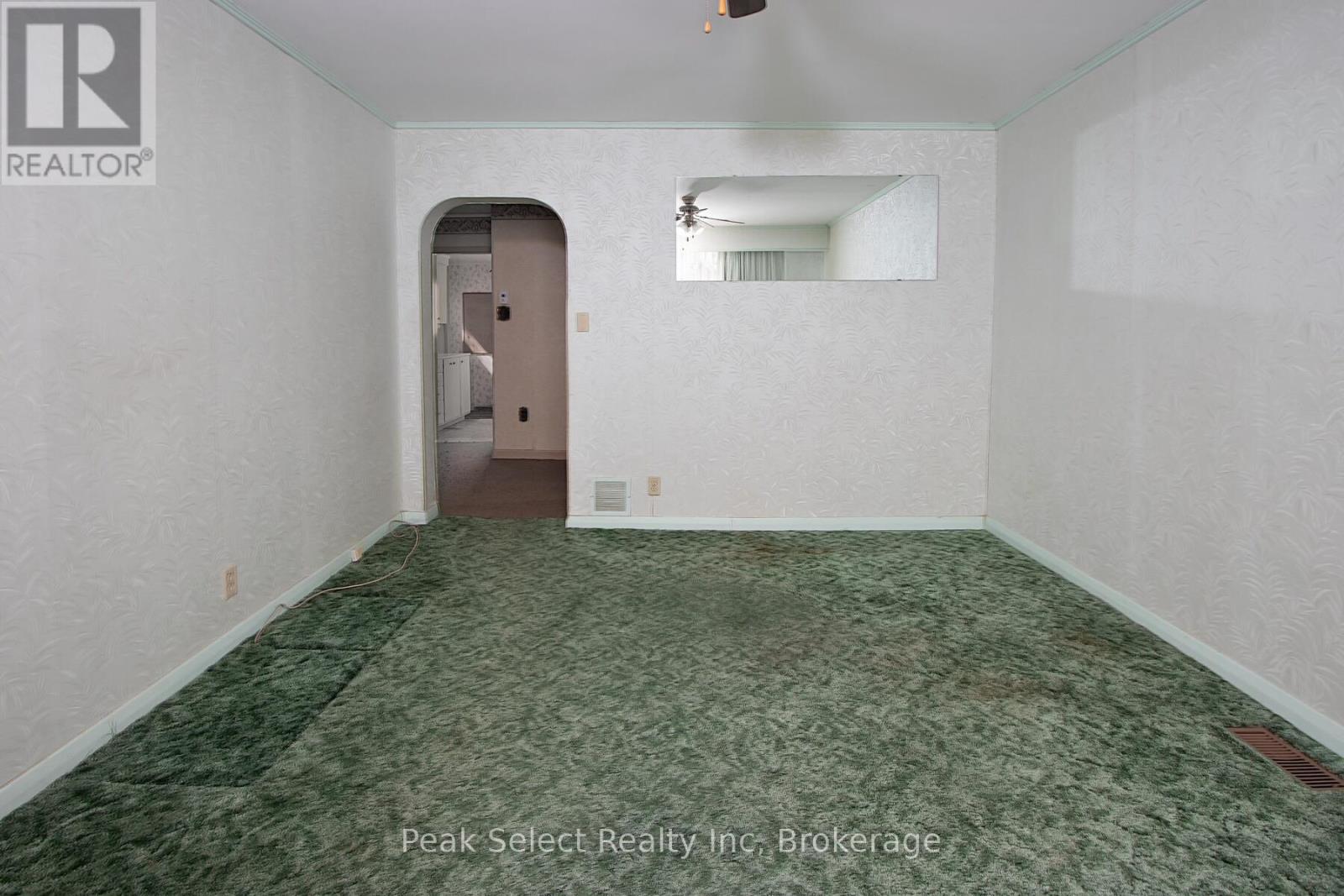 104 Robinson Street, St. Marys, Ontario  N4X 1C8 - Photo 5 - X12084269