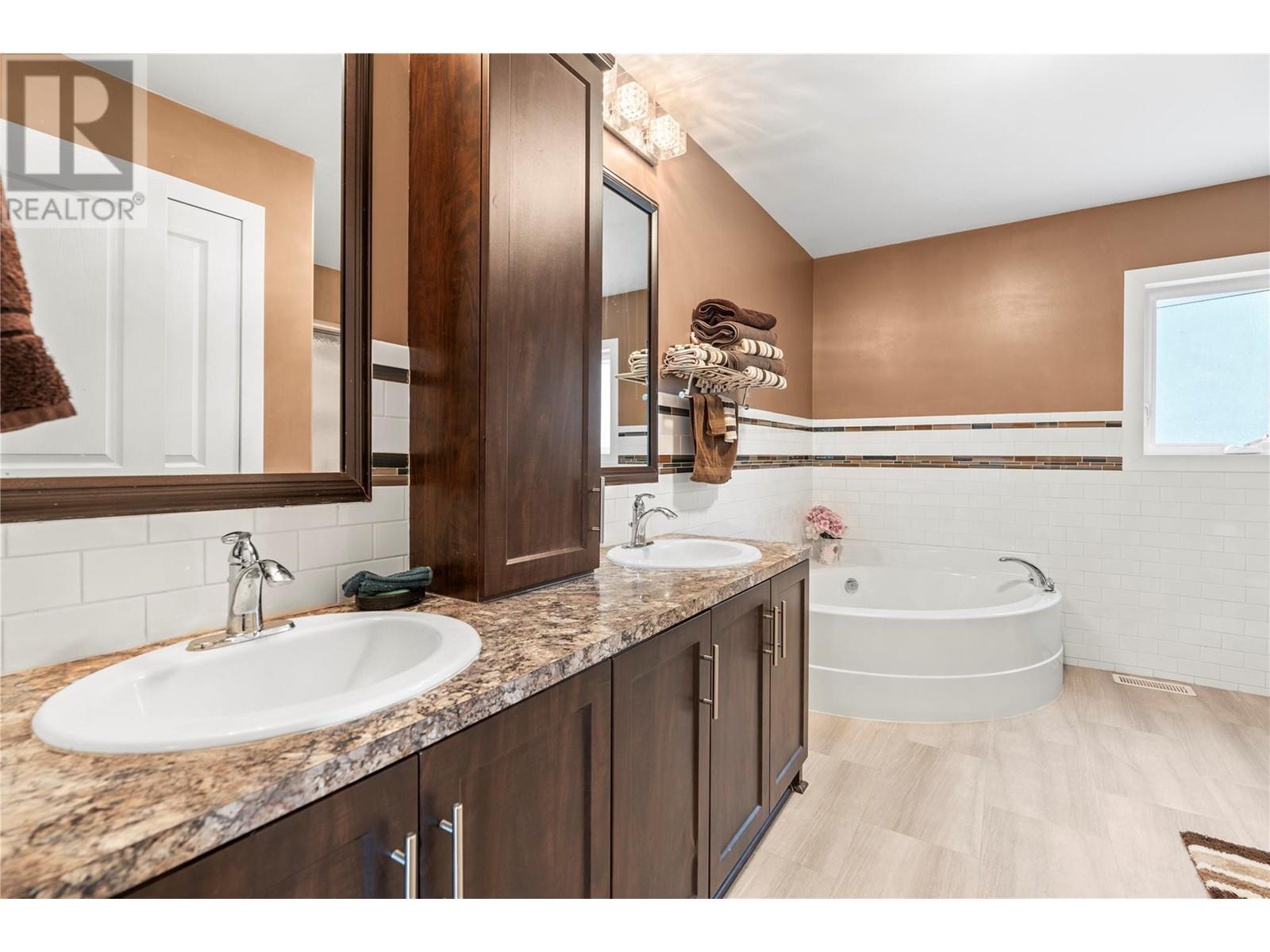272 Lumby-Mabel Lake Road, Lumby, British Columbia  V0E 2G5 - Photo 16 - 10341746