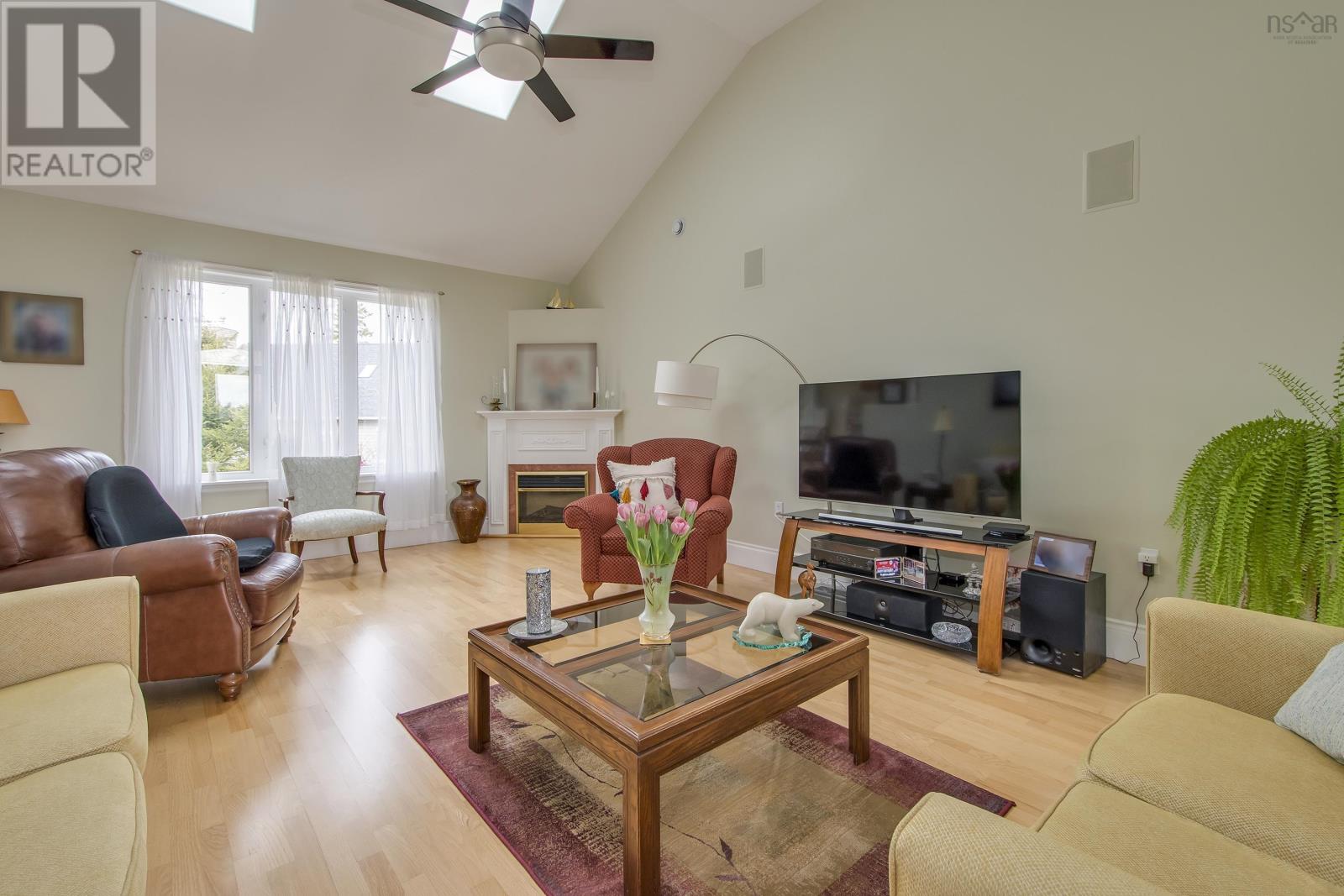 Property at 2 Deer Run image 3