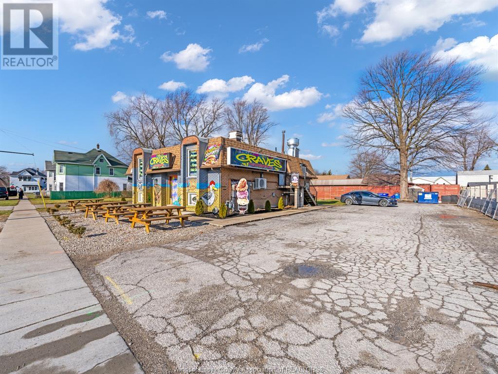 Property at 581 BROADWAY image 4
