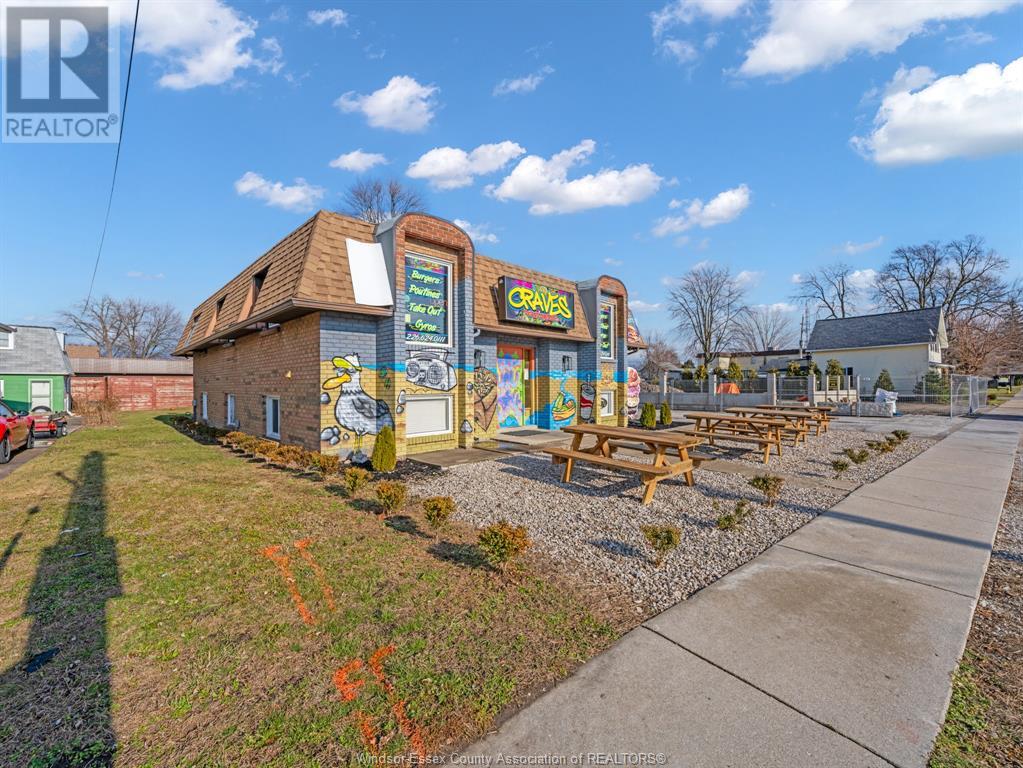 Property at 581 BROADWAY image 3