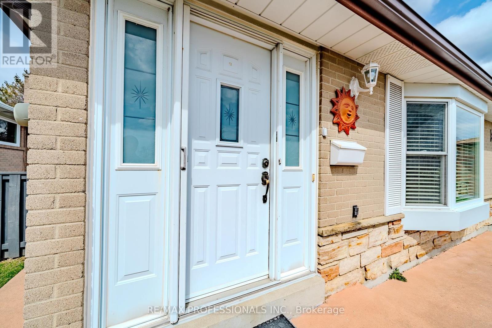 Property at 184 OAKMEADOW BOULEVARD image 3