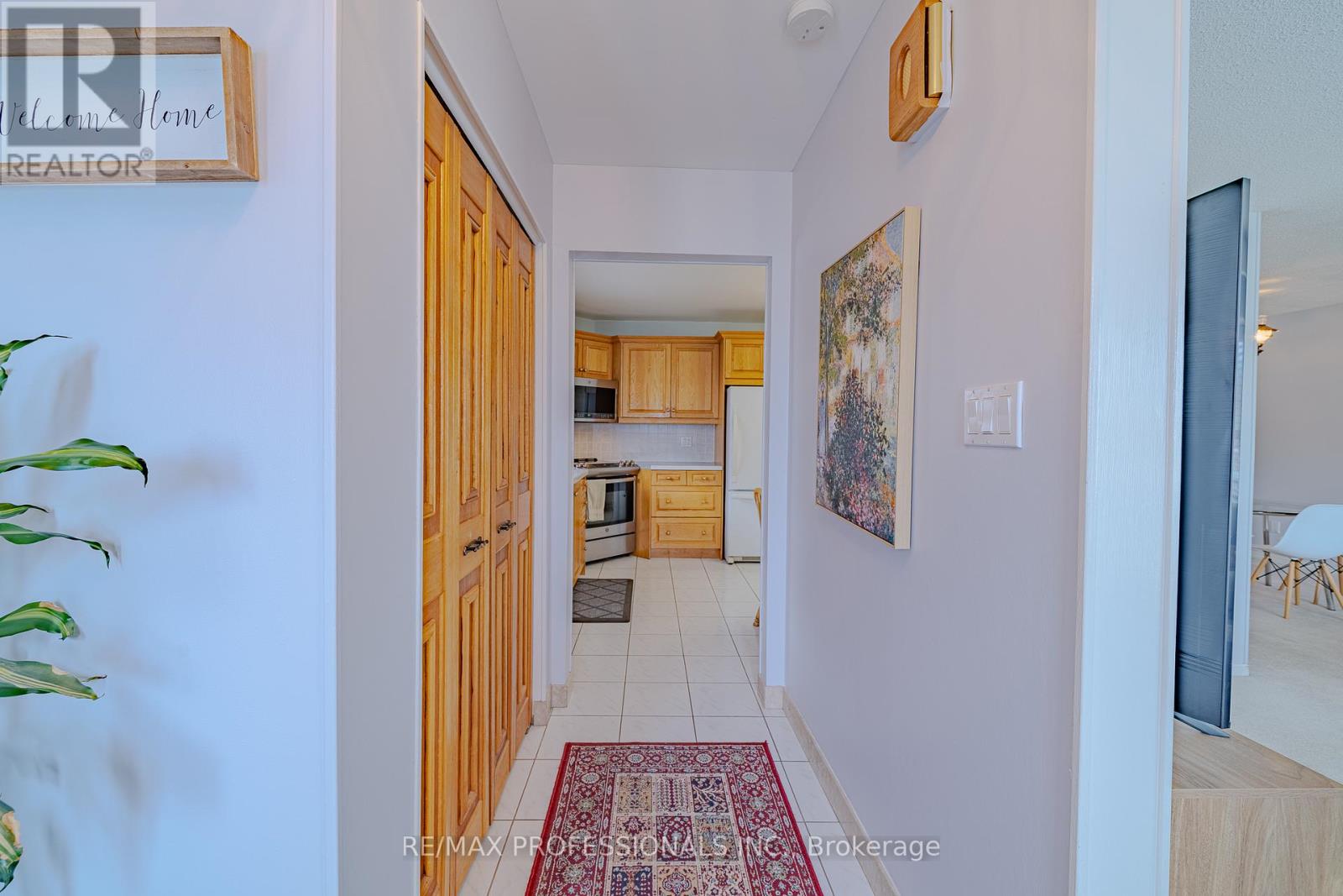 Property at 184 OAKMEADOW BOULEVARD image 4