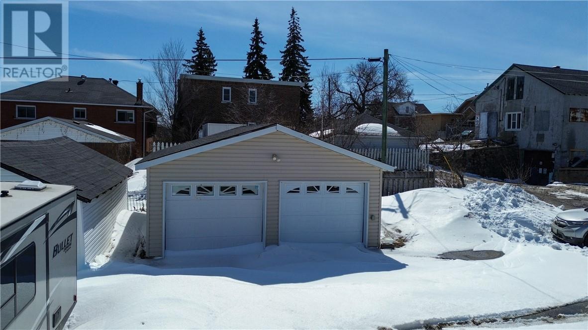 Property at 293 Oak Street image 4