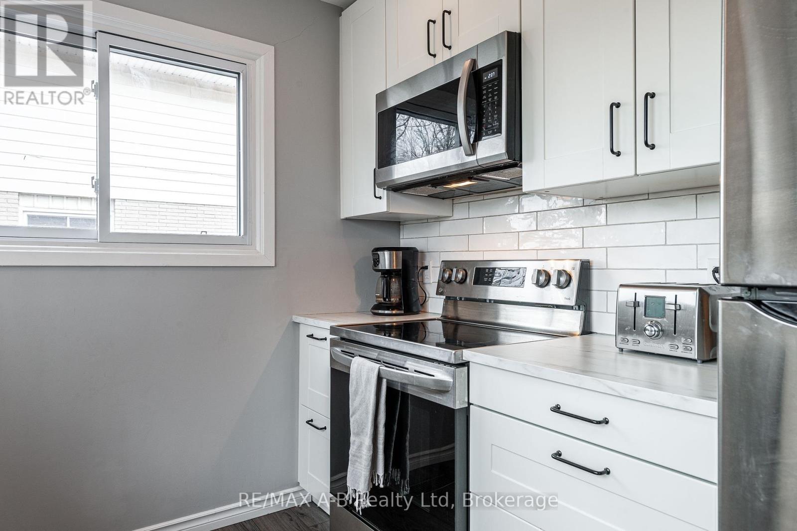 329 Railway Avenue, Stratford, Ontario  N5A 2J3 - Photo 10 - X12077689