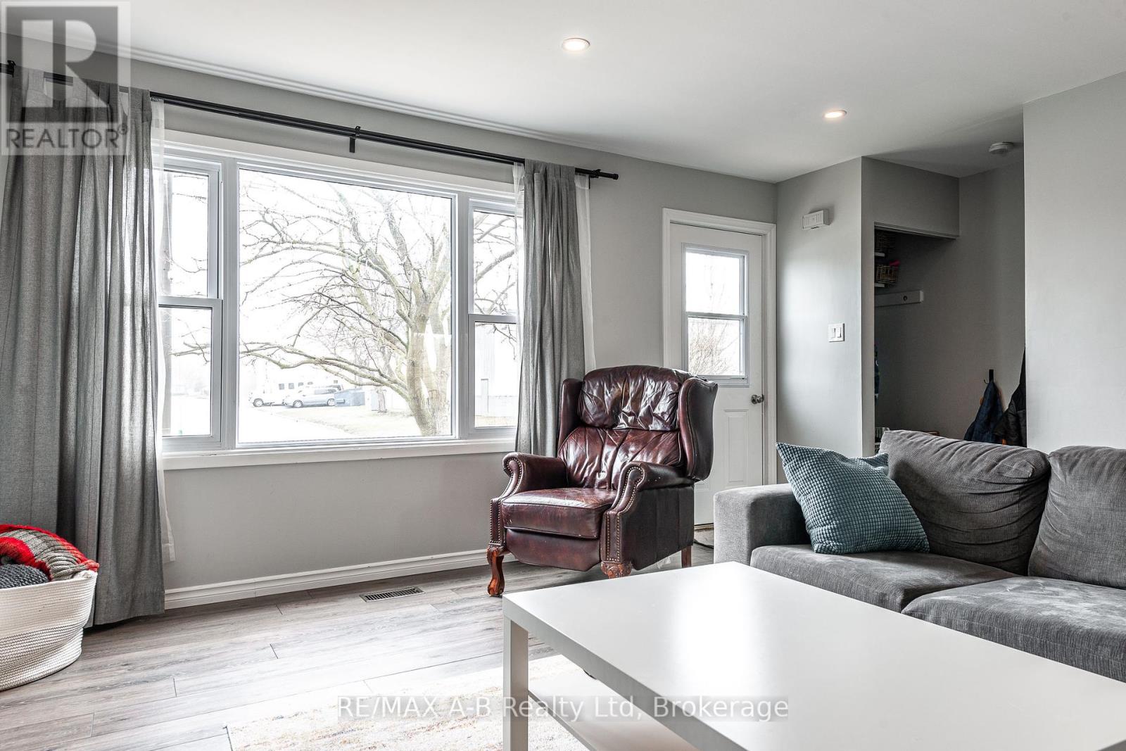 329 Railway Avenue, Stratford, Ontario  N5A 2J3 - Photo 7 - X12077689
