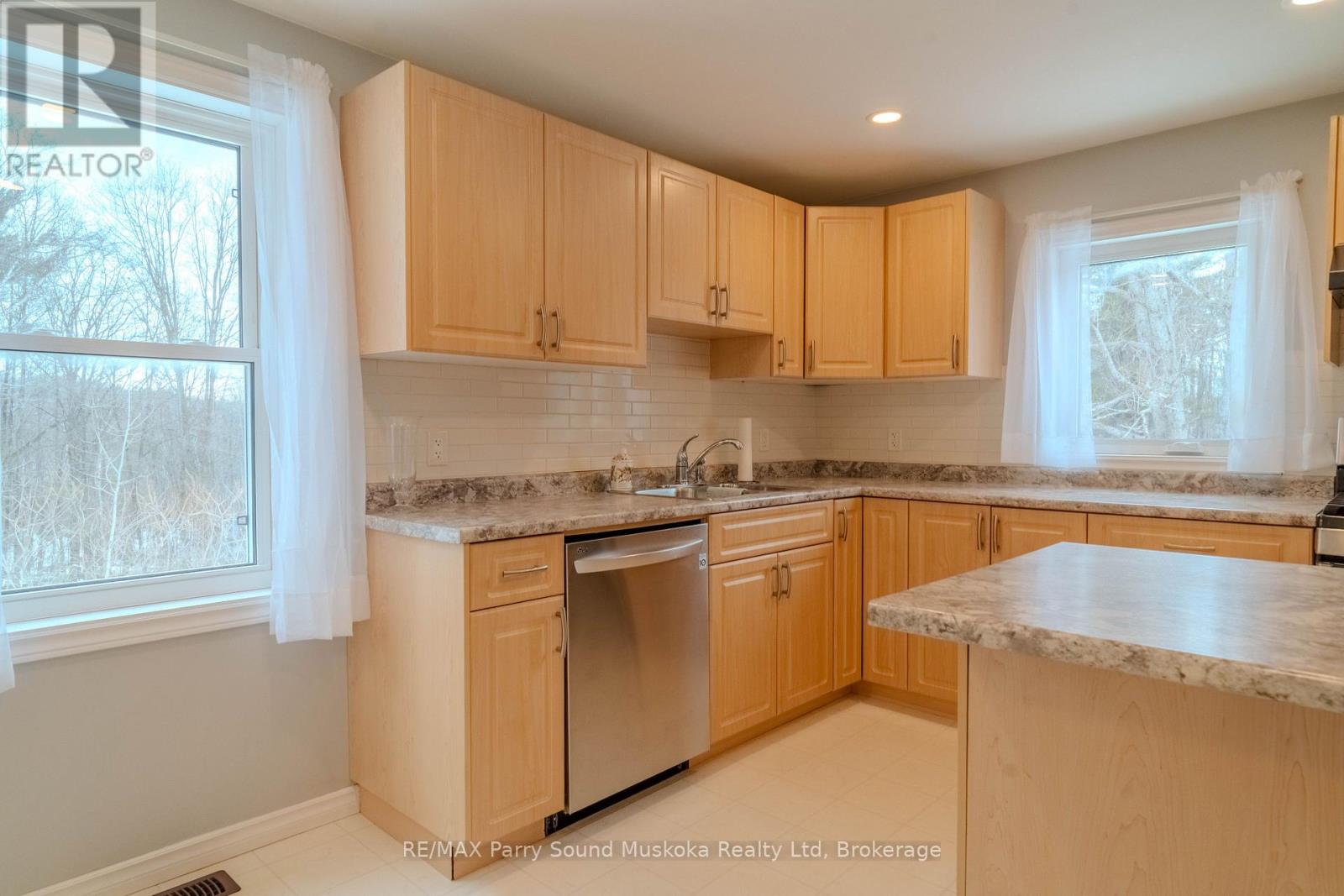 21 Rankin Lake Road, Seguin, Ontario  P2A 0B2 - Photo 16 - X12081280