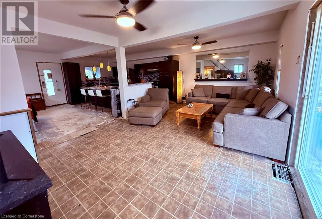 Property at 33 COZY Street image 5
