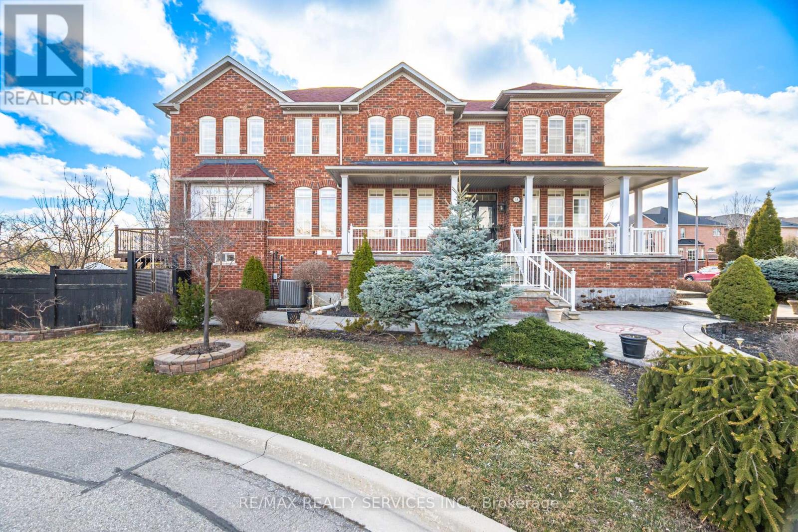 18 ARMANI LANE, Brampton, Ontario