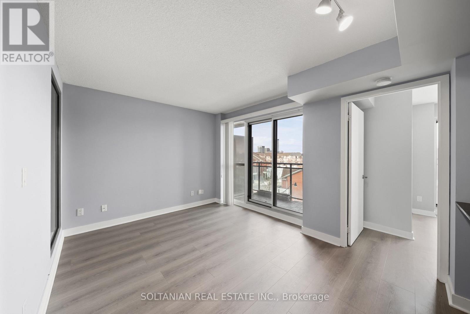 428 - 120 Dallimore Circle, Toronto, Ontario  M3C 4J1 - Photo 4 - C12084231