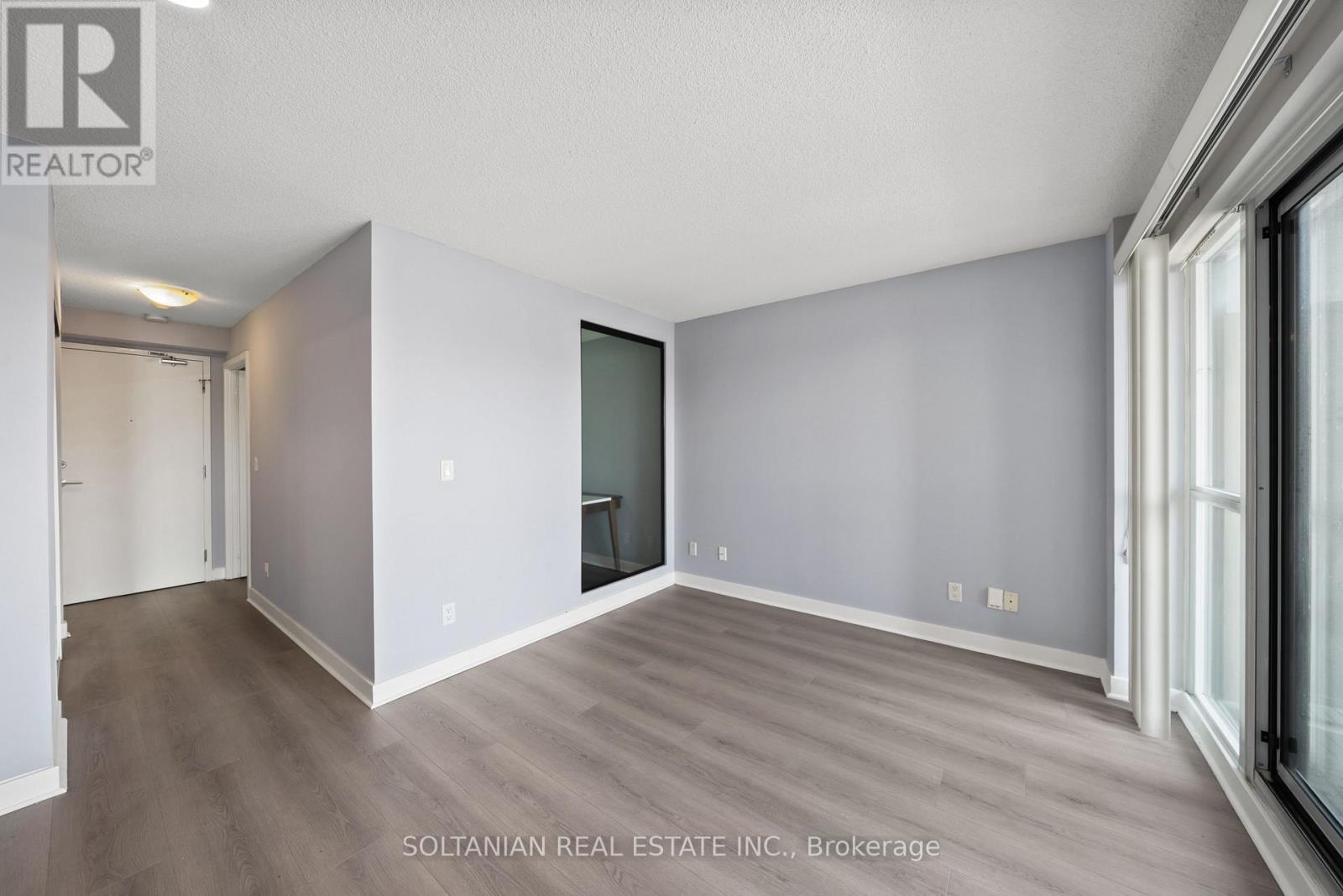 428 - 120 Dallimore Circle, Toronto, Ontario  M3C 4J1 - Photo 6 - C12084231