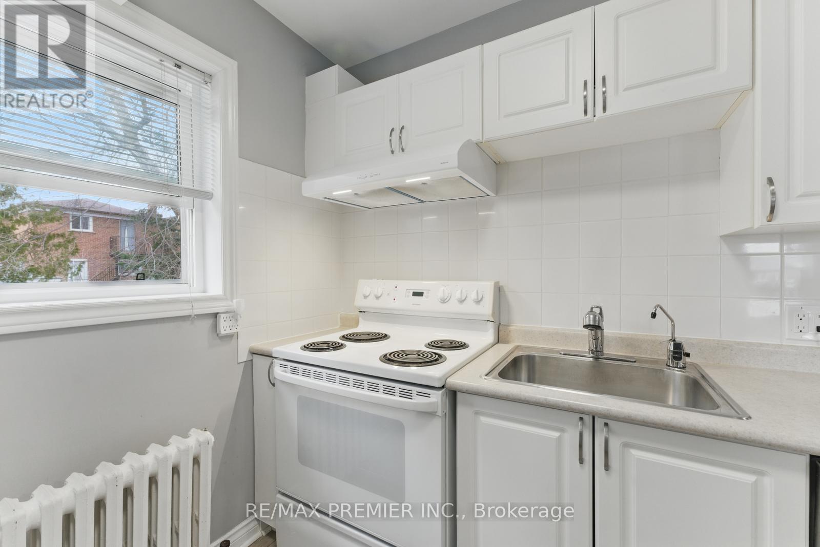 9-11 Bracebridge Avenue, Toronto, Ontario  M4C 2X6 - Photo 10 - E12084251