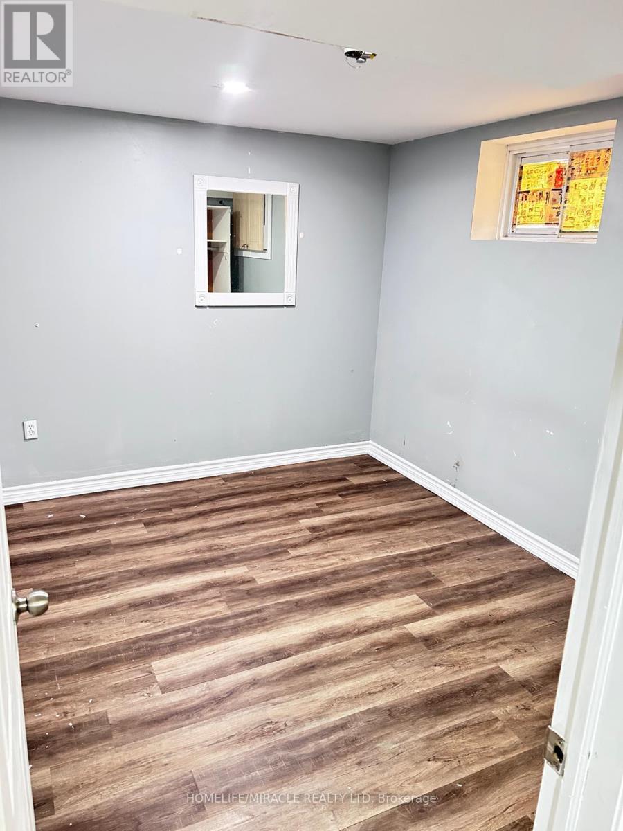 1326 Highbury Avenue N, London East (East D), Ontario  N5Y 4W9 - Photo 8 - X12069116