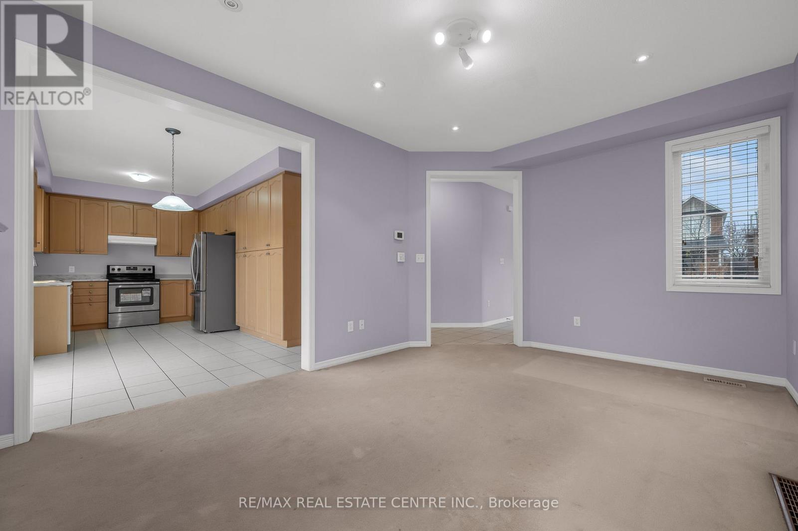 126 Merrilee Crescent, Hamilton, Ontario  L9A 0B1 - Photo 3 - X12084246