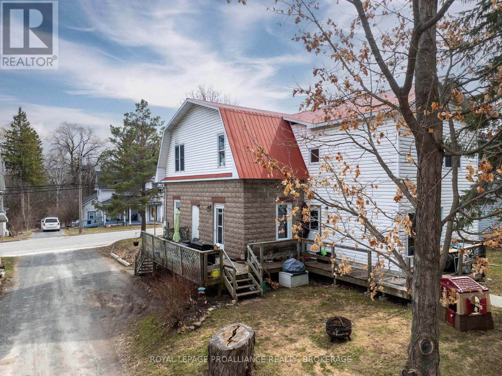 24 Rideau Street, Westport, Ontario  K0G 1X0 - Photo 33 - X12084106