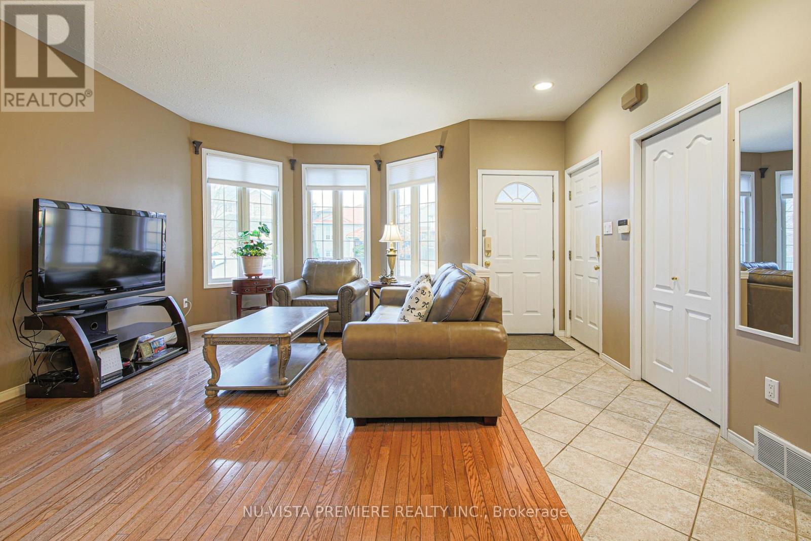 342 Jonathan Street, London South, Ontario  N5Z 5C8 - Photo 5 - X12084327